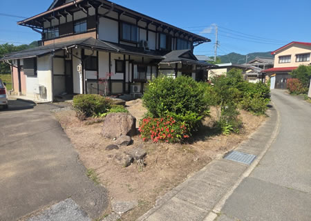 庭木、庭石を撤去 ビフォアー